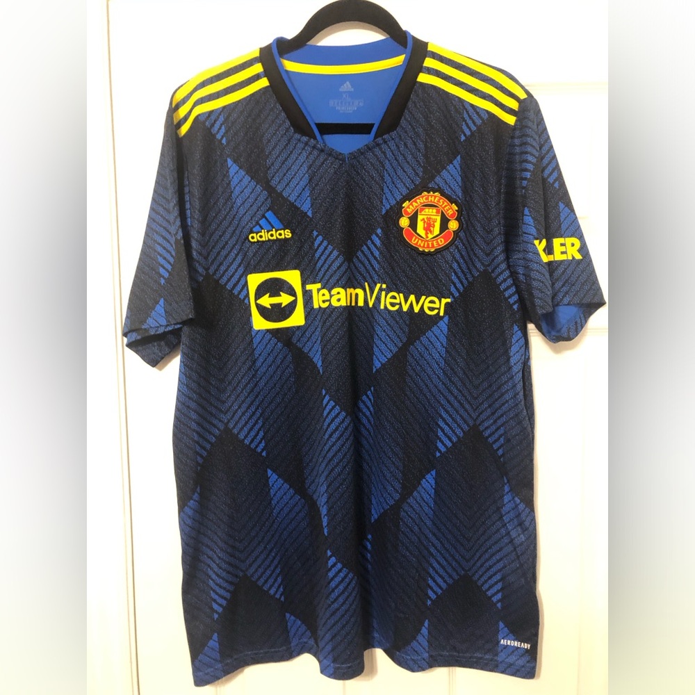 Adidas Mens Manchester United jersey. Size XL. NWT.